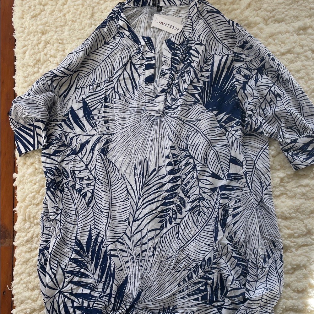 Jantzen Women's Blue and White Botanical Shirt